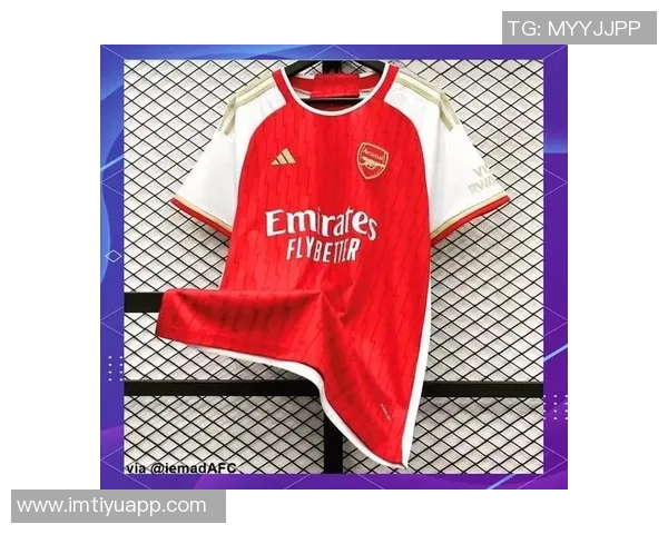 外媒曝光拜仁2627赛季客场球衣设计白色主色调EV队徽重返引发关注